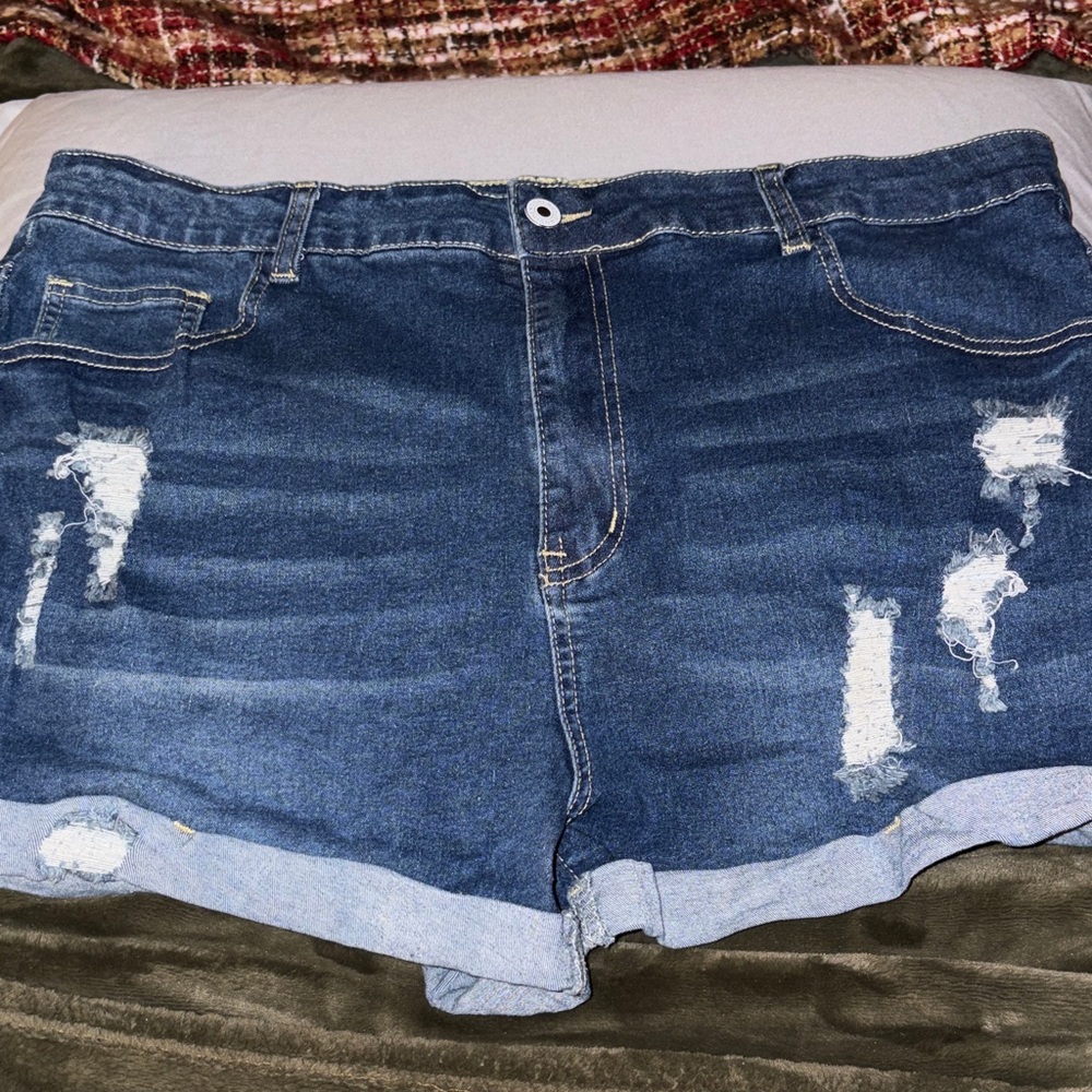 Denim Distressed Women shorts size 16/18
The waist stretches to 20In
